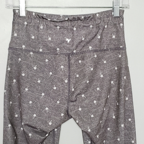 Old Navy Active Go Dry High Rise Drawstring Crop Leggings Gray Palm Tree Print M - Picture 7 of 11